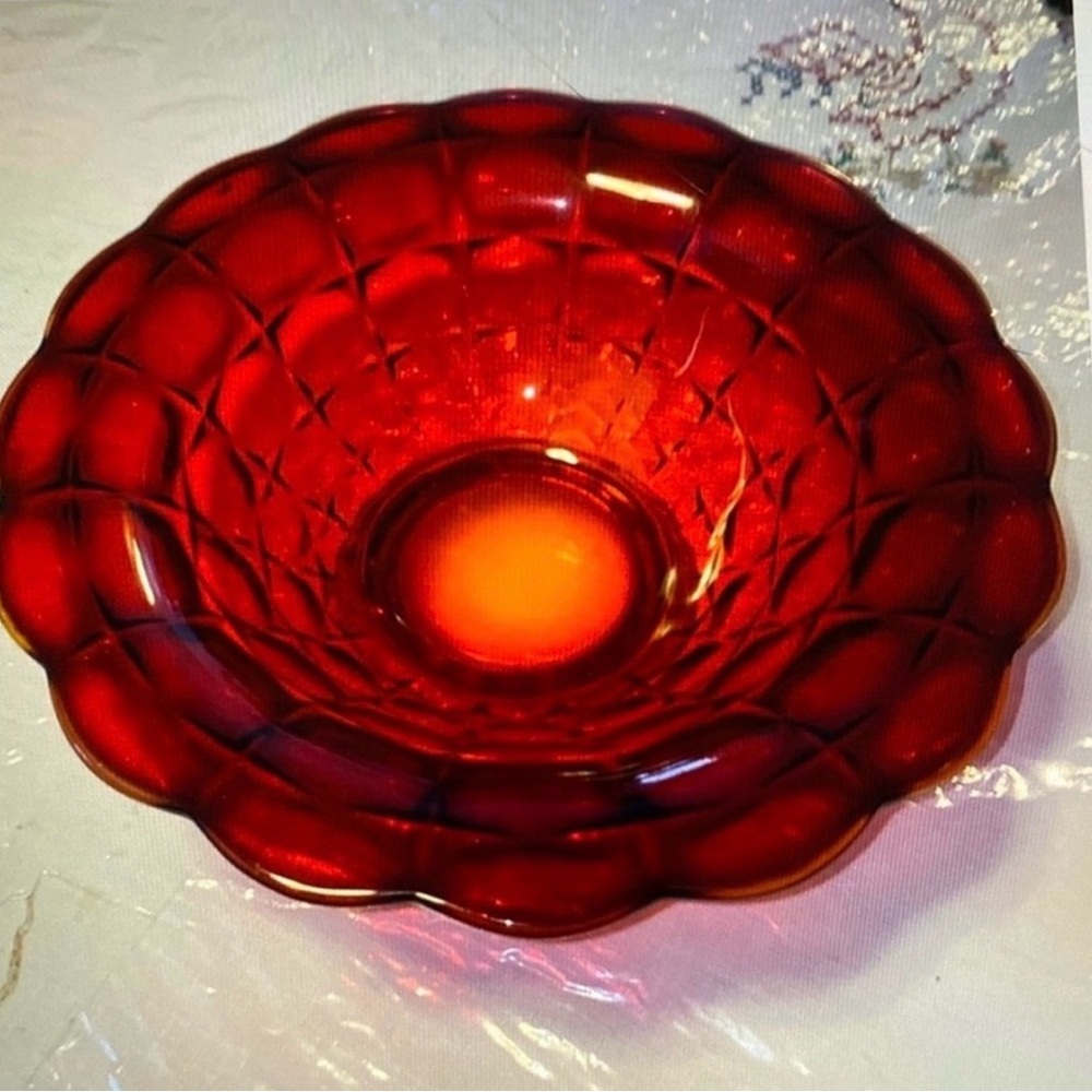 Tiara Ambelina Elegant Red Glass Bowl